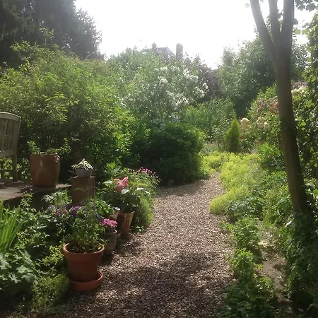 Guest house Au Fond Du Jardin *