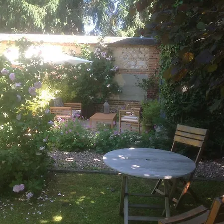 Au Fond Du Jardin Gasthuis Saint-Saëns